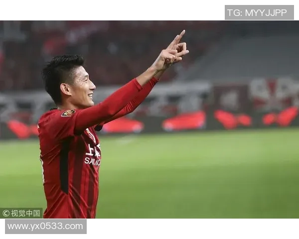 戴伟浚精彩远射破门助力球队逆转局势展现超凡射术